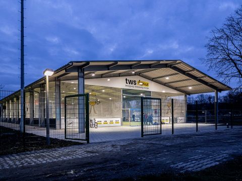 Die tws-Arena in Ravensburg bei Dämmerung
