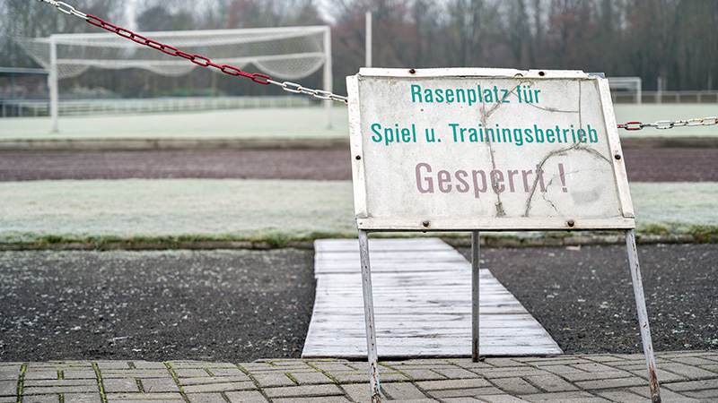 gesperrter-sportplatz Schild von gesperrtem Sportplatz