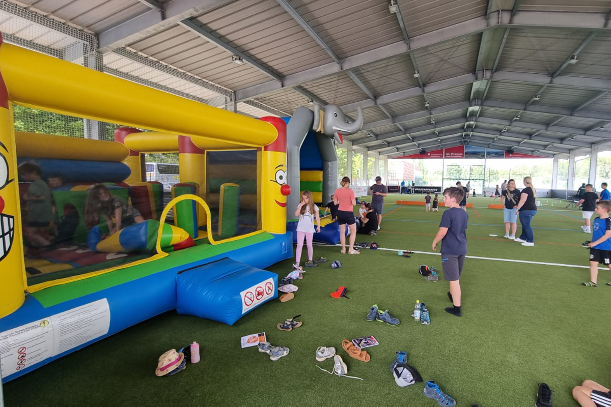 Huepfburg für Kinder in McArena Freilufthalle