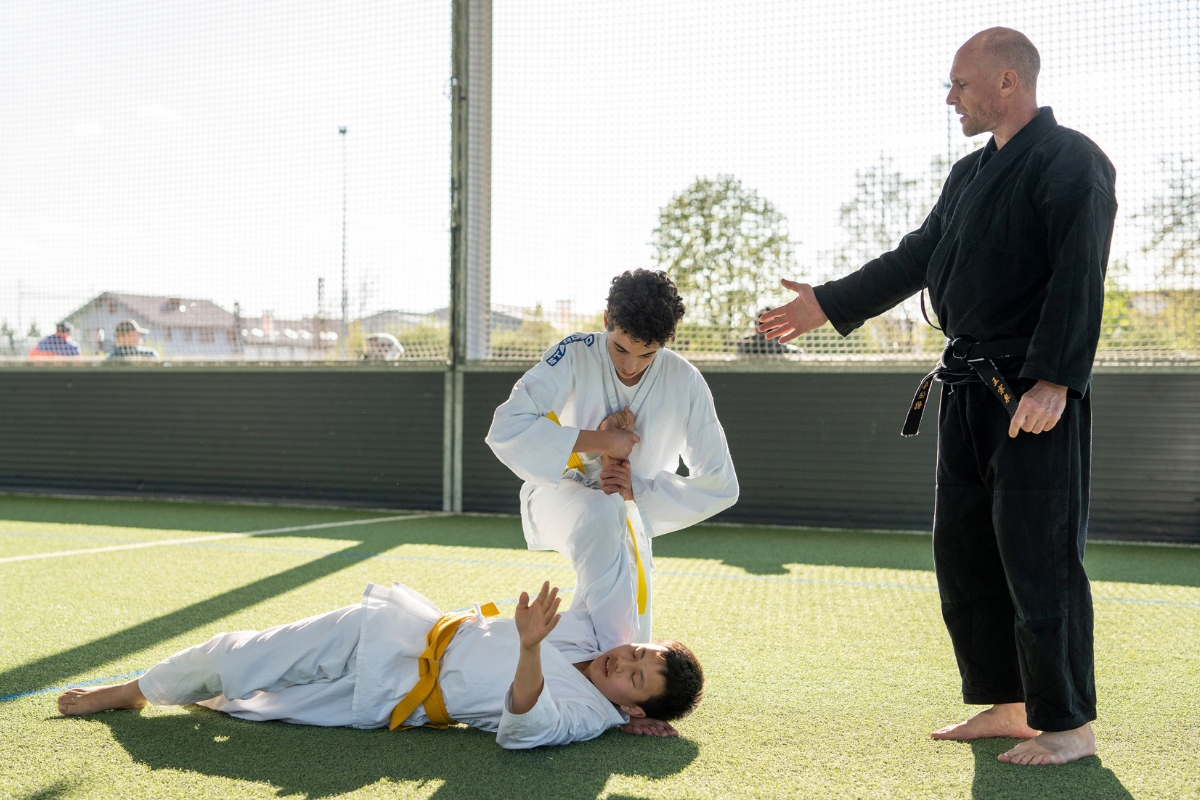 Karate-Übung in der McArena Freilufthalle
