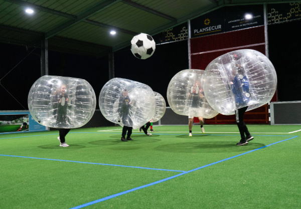 Bubble Soccer Fußball in McArena Freilufthalle