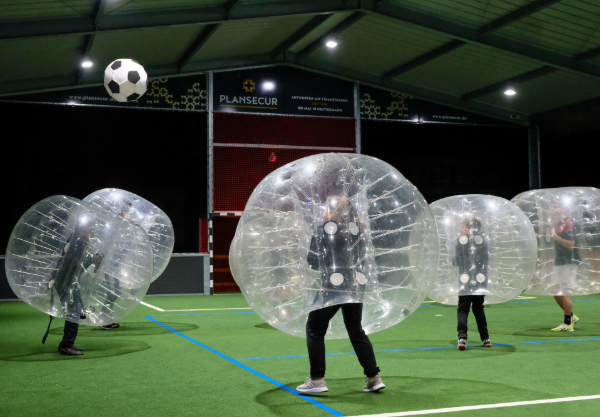 Bubble Soccer spielen in Freilufthalle