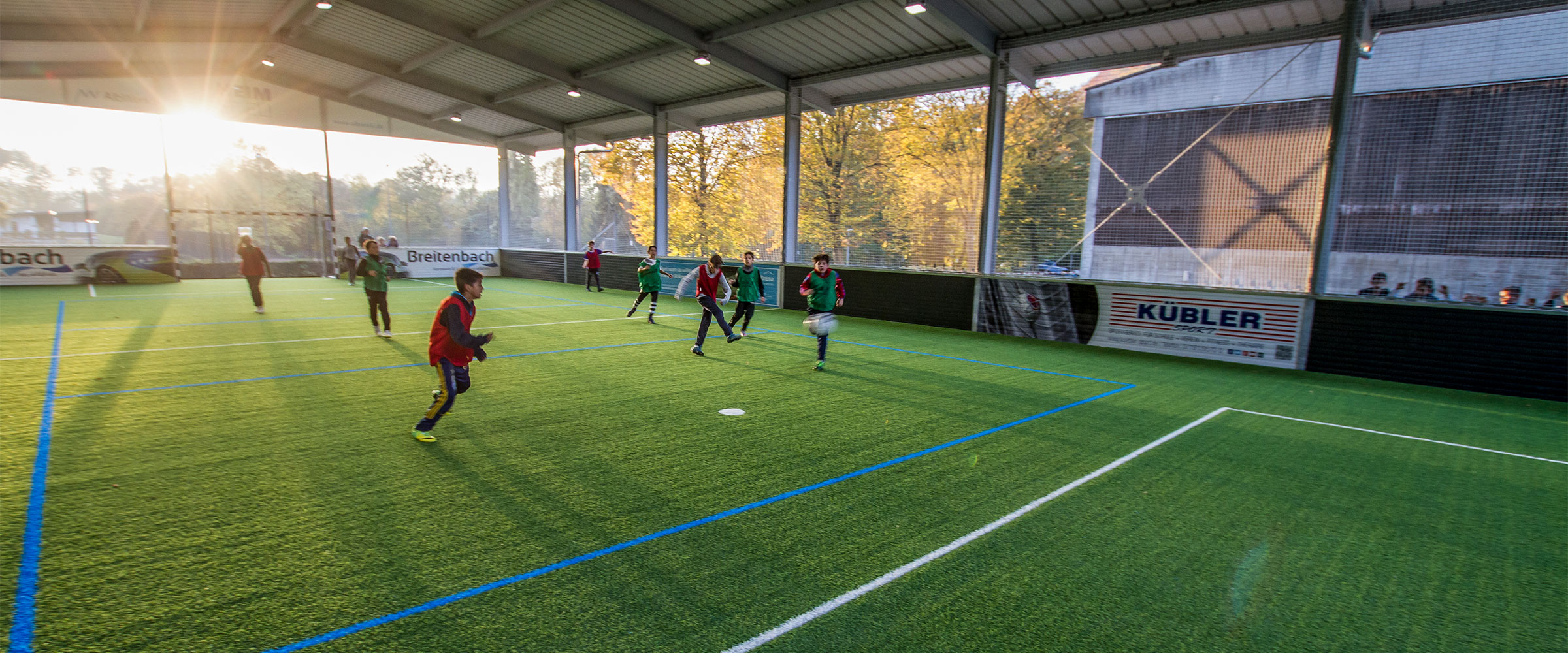 Fußball spielen in der McArena Soccerhalle Geislingen. Ob groß oder klein, die McArena freilufthalle ist für jeden geeignet.