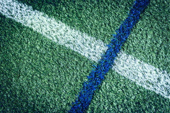 McArena-Freilufthalle-Ausstattung-Sportboden Der Sportboden in der McArena Freilufthalle kann frei gewählt werden. Die Linierung auf dem Kunstrasen kann je nach Bedürfnis angepasst werden.