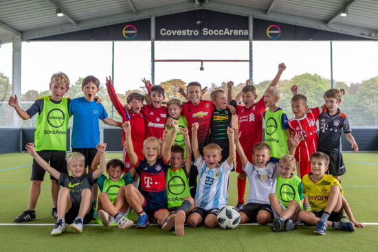 Kindergeburtstag in der McArena Ein Kindergeburtstag in der McArena bringt Kinderaugen zum strahlen. Glückliche Kinder sind beim Kindergeburtstag in der Soccerhalle garantiert.